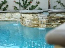 Lavish 5 Bedroom, 4 Bath Pool Home 3/4 Mile To Disney