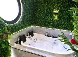 LOVE IN JUNGLE - Parenthèse spa avec vue unique