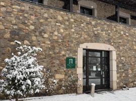 Hotel Bernat de So, hotel di Llivia