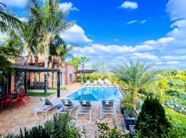 Villa Malika Private Luxury Villa Marrakech, Hotel in Tameslouht