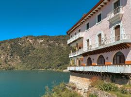 Tzanjuyú Historic - Lakefront Hotel, Hotel in Panajachel