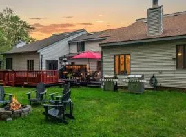 Lakeside Haven Ping Pong Fire Pit Mins to Big Boulder Lake Harmony