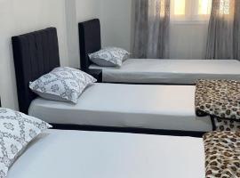 Home, Hotel in Aïn El Turk