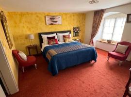 Hotel les vieux toits โรงแรมในHauterive