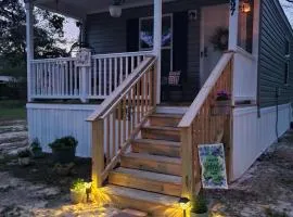 Cute, Cozy Crestview Cottage!