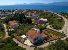 Apartments for families with children Sucuraj, Hvar - 25285