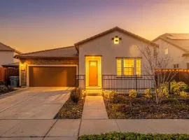 Beautiful 3 Bedroom Family Retreat Near UC Davis University and SMF