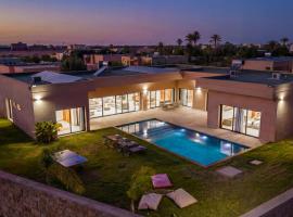 Luxury Villa With Pool, Hammam, Terraces & Gardens 30 Minutes from Agadir, Familly Only, Hotel in Riaïna