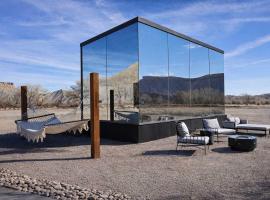 Luxury Glass Tiny House and Sauna, hotel en Torrey