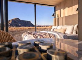 One-of-a-Kind Mirror Cabin Near Capitol Reef, hotel a Torrey