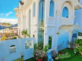 LITTLE CASTLE LÂU ĐÀI NHỎ ĐÀ LẠT MOSAIC GARDEN SUIt