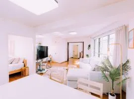 Spacious Hakata Apartment Walk to Hakata Station