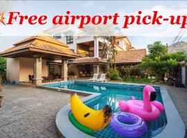 Angel Pool Villa Phuket - SHA Extra Plus - indoor Warm pool -free airport pick up, hotel v destinácii Phuket (mesto)