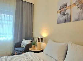 Cozy City Center Apartment