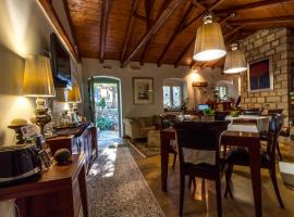 Enastron Guesthouse, hotel em Dimitsana