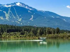 Summit Spin Swing House 峰湖逸境