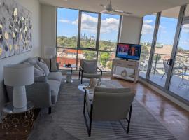 Lindfield steps to train and shopping, hotel a Sydney