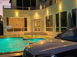 شاليه بلو رويل، فندق في صحار