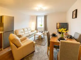 2-Bed Flat Near Shrewsbury Hospital, inc Parking - Pass the Keys