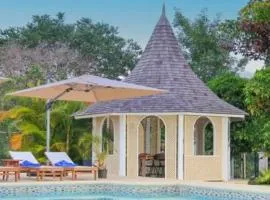 The Cedars Estate Private Luxury Farmhouse Villa with Pool&Mountain &Ocean Views near Ocho Rios