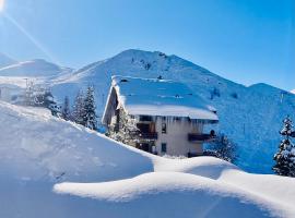 Appartamento 6 ospiti con piscina, 3 camere, box, 2 min piste - Snow Pool Chalet, Hotel in Prato Nevoso