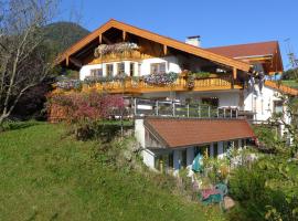 Pension Berghof, hotel v destinaci Brannenburg
