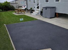 8 berth 3 Bedroomed Caravan Lyons Robin Hood Rhyl 17 Elm Crescent โรงแรมในMeliden