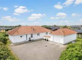 Beautiful Home In Blokhus With Wifi