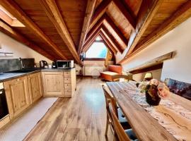 Viesnīca Mansarda panoramica a Temù- comprensorio ponte di legno-tonale pilsētā Temu