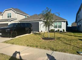 Brooklyn Rose - Dream Retreat , Stunning home in New Community!, hotel v destinácii Missouri City