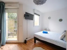 Studio lumineux - terrasse privée & parking - proche La Défense