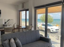 लारनाका में, होटल Seafront Home