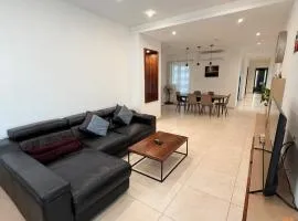 A cosy maisonette steps away from St Thomas Bay