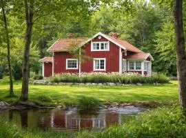 Vallevägen Country Retreat - Private Pond, Fireplace & Nature