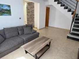 "Perfecto para la Feria" Triana house a 10 min Sevilla y cerca aeropuerto, 5 camas y 2 baños