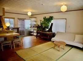 一棟貸し 庭とバルコニーの家 Urasoe Garden Retreat
