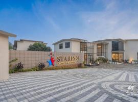 Starinn Kyari Jungle Resort, hotelli kohteessa Jāmb