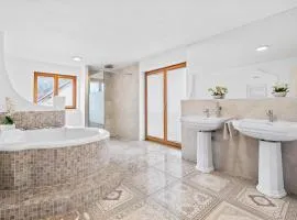 Sonnenruhe - stilvolle Ferienwohnung bei Radolfzell am Bodensee mit Balkon & Parkplatz