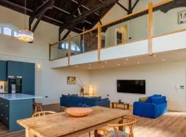 Luxury Riverside Duplex Apartment for 4