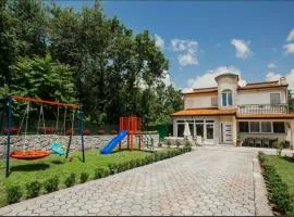 Villa Imota Retreat in Imotski, private pool, cageball