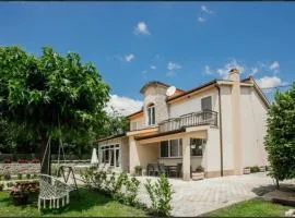 Villa Imota Retreat in Imotski, private pool, cageball