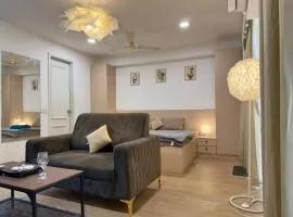 Luxury Studio Near Airport - Balcony - TV - Wifi