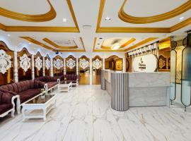 Pheonix Luxury Inn, hotel u gradu 'Akolia'