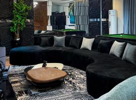 Feel At Home Luxury Apartment, hotel di Kubwa