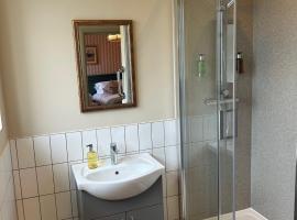 The Slow & Easy، فندق في Lostock Gralam