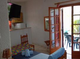 Akrata Golden Beach House, Hotel in Aíyira