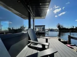 Poellodge, Luxe houseboot met zonnig terras