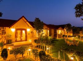 ELIVAAS, Tiger Cave without pvt pool, Pet-Friendly Suite, Shared Pool, Ranthambore Rd, hotel a Khilchīpur