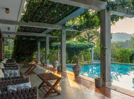 Aramya Riverfront Boutique Resort Kitulgala - A Haven for Adventure and Serenity, hotelli kohteessa Kitulgala
