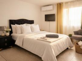 One bedroom,central location Wifi&Ac, hotel en Cancino